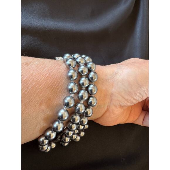 KJL Gray Pearl Bracelet 3 Multi Strand Silver Rhinestone Baguette Clasp Wedding - Picture 9 of 10